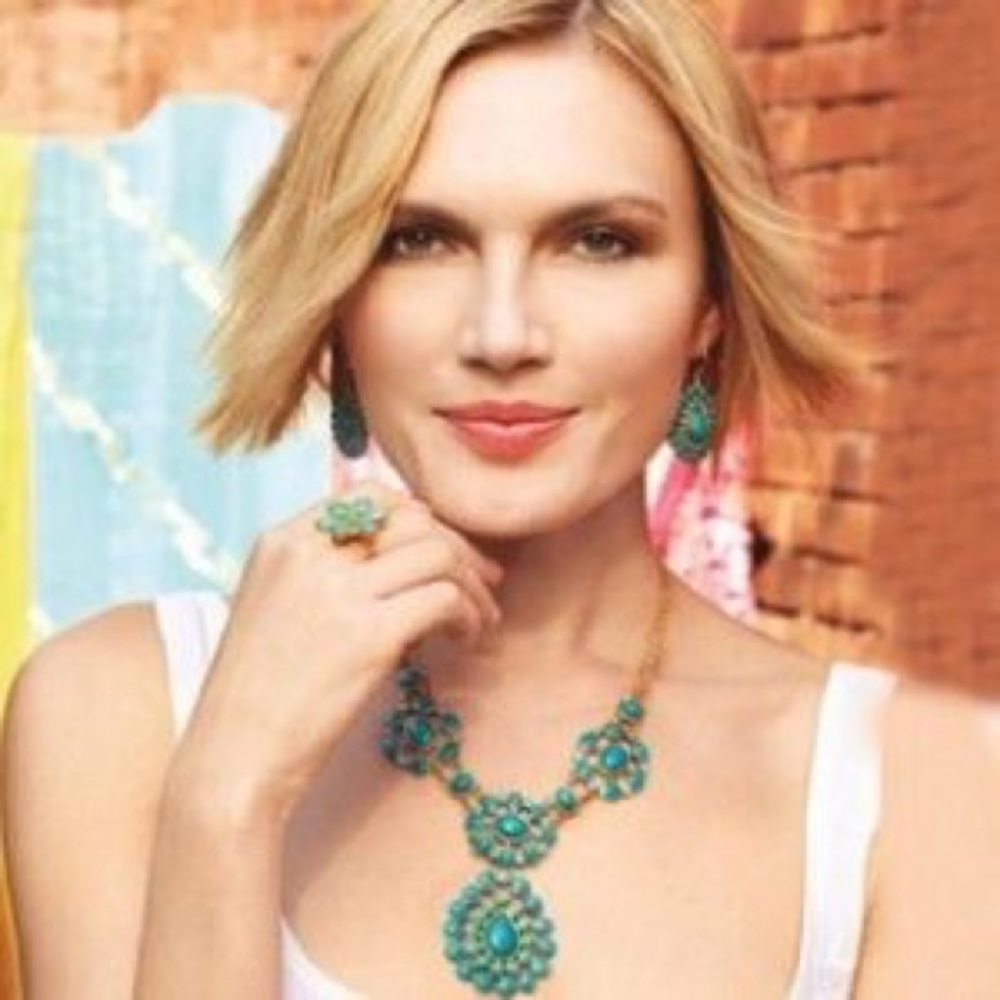Stella and Dot Charlize Bib Necklace